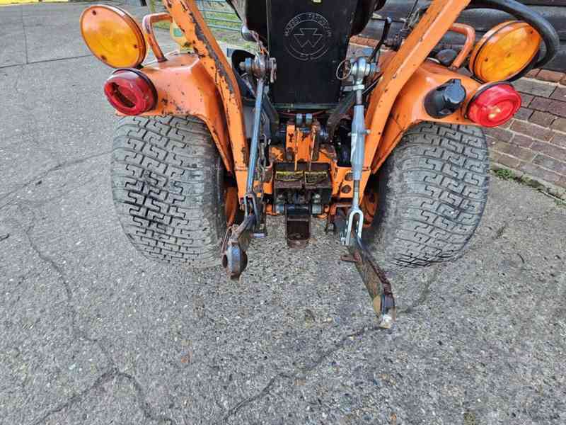 Dieselový traktor Kubota B7200 HST - foto 6