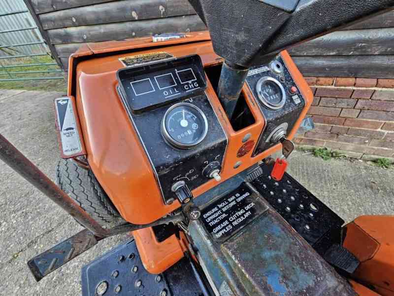 Dieselový traktor Kubota B7200 HST - foto 7