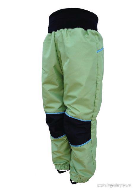 Šusťákové kalhoty zelené - vel. 104 - NOVÉ - SLEVA - foto 1