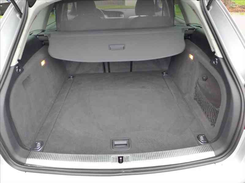 Audi A4 2,0 TDI 140KW NAVI 1.MAJITEL - foto 8