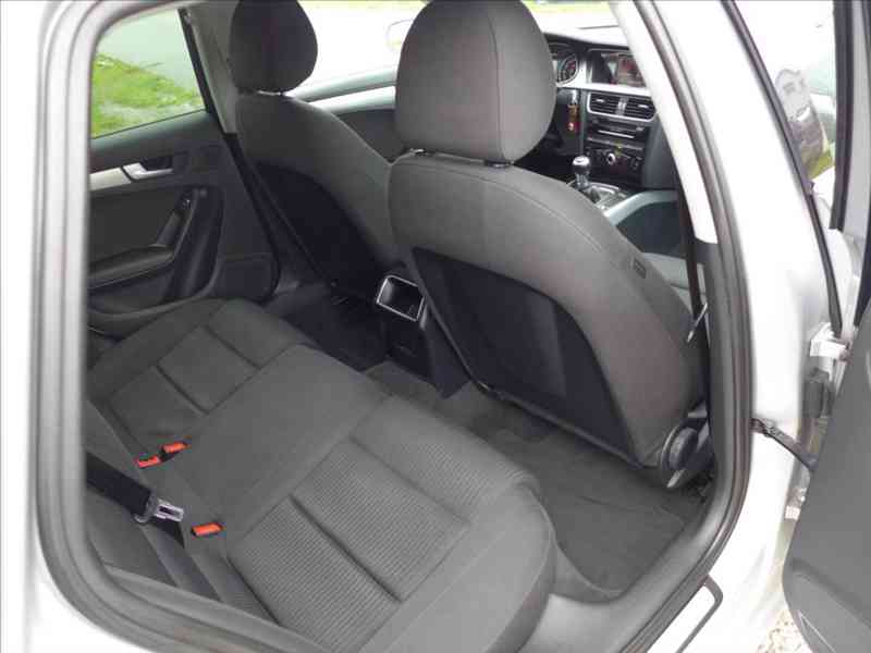 Audi A4 2,0 TDI 140KW NAVI 1.MAJITEL - foto 9
