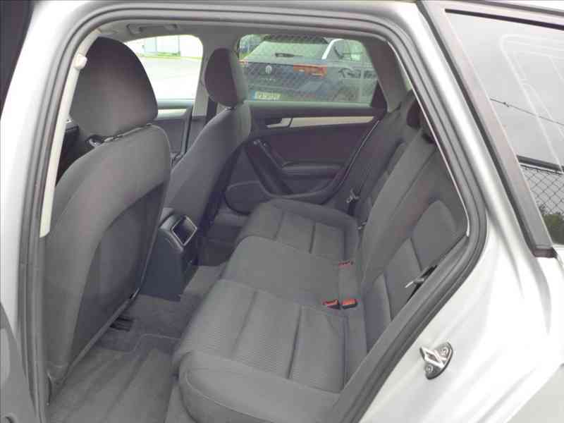 Audi A4 2,0 TDI 140KW NAVI 1.MAJITEL - foto 6