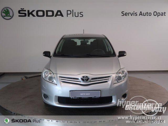 Toyota Auris 1.4, nafta, rok 2012 - foto 3