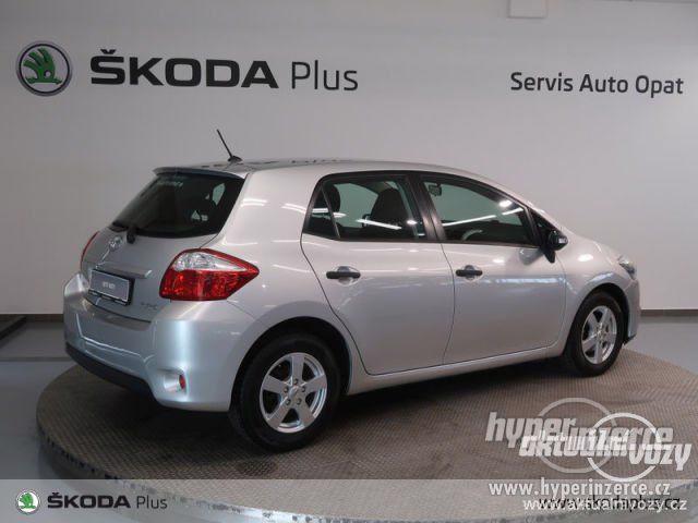Toyota Auris 1.4, nafta, rok 2012 - foto 9