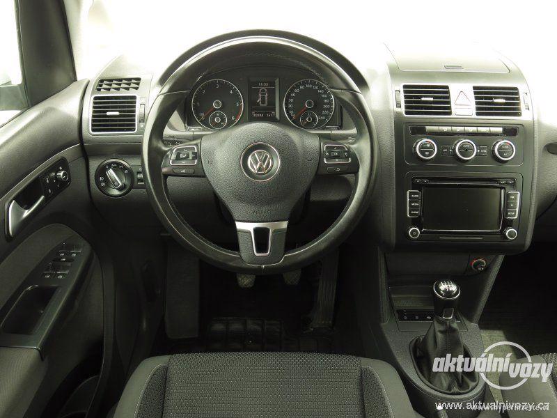 Volkswagen Touran 1.6, nafta, rok 2014 - foto 15