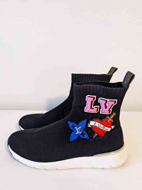 Louis Vuitton - Černé boty pro ženu se stylem - foto 3