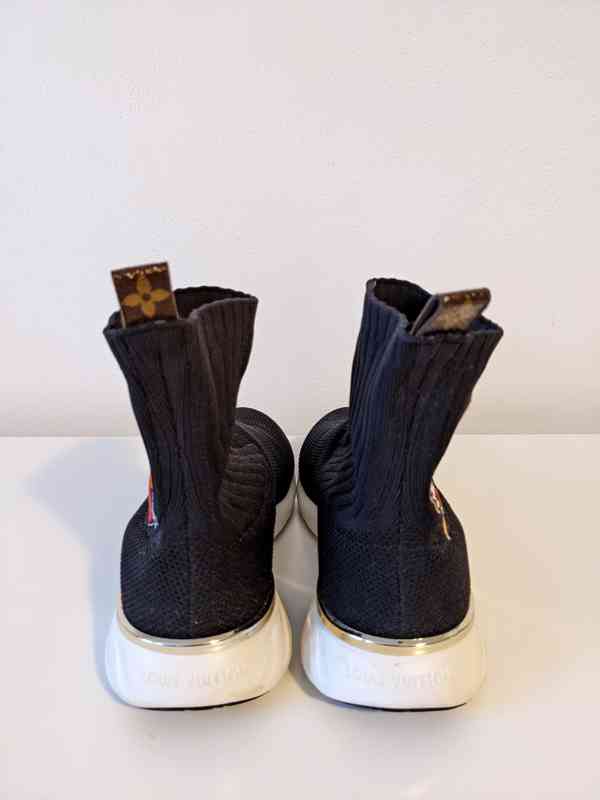 Louis Vuitton - Černé boty pro ženu se stylem - foto 4