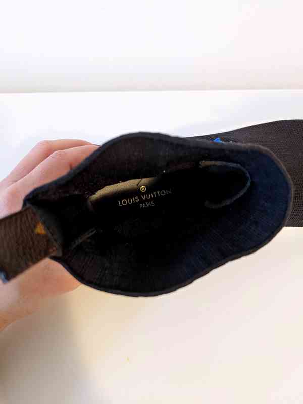 Louis Vuitton - Černé boty pro ženu se stylem - foto 5