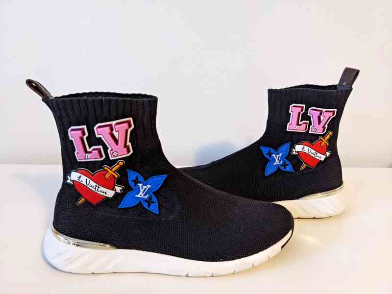 Louis Vuitton - Černé boty pro ženu se stylem - foto 1
