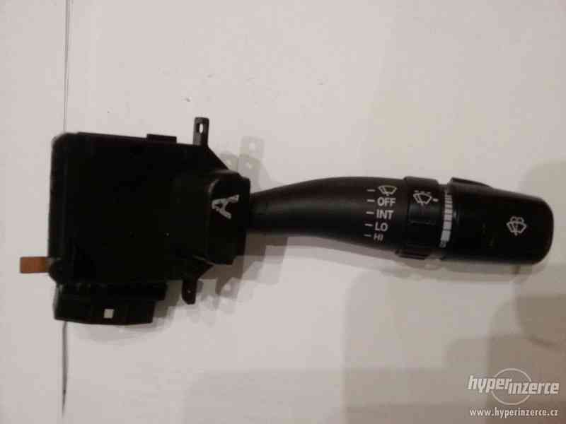 Pravý ovladač stěrače a ostřikovač Hyundai Accent - foto 3