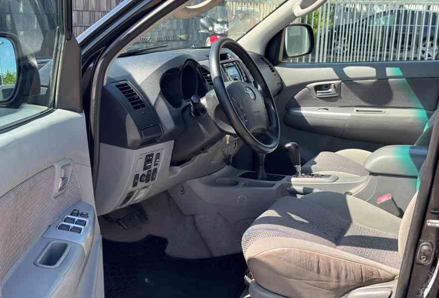 Toyota Hilux 3.0D4D Double Cab Sol 4x4 Aut. 126kw - foto 9