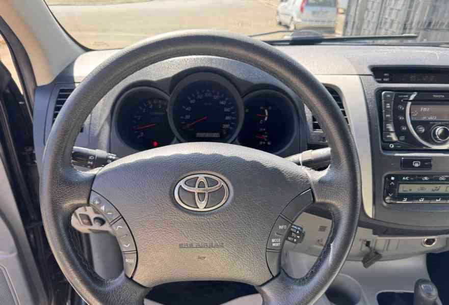 Toyota Hilux 3.0D4D Double Cab Sol 4x4 Aut. 126kw - foto 5