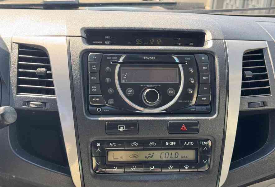 Toyota Hilux 3.0D4D Double Cab Sol 4x4 Aut. 126kw - foto 14
