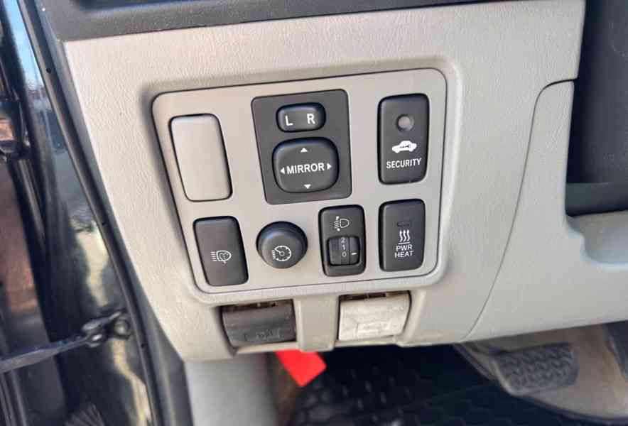 Toyota Hilux 3.0D4D Double Cab Sol 4x4 Aut. 126kw - foto 10