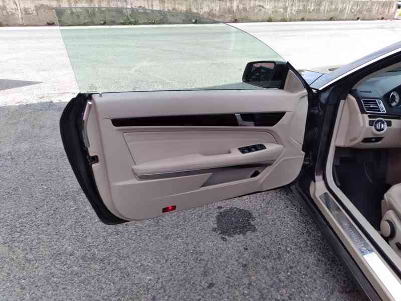 MERCEDES BENZ E 250 CDI COUPÉ 150kW PANORAMA - foto 31
