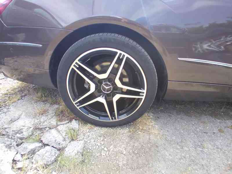 MERCEDES BENZ E 250 CDI COUPÉ 150kW PANORAMA - foto 40