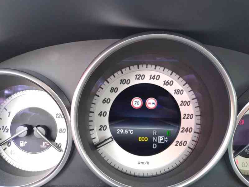 MERCEDES BENZ E 250 CDI COUPÉ 150kW PANORAMA - foto 30