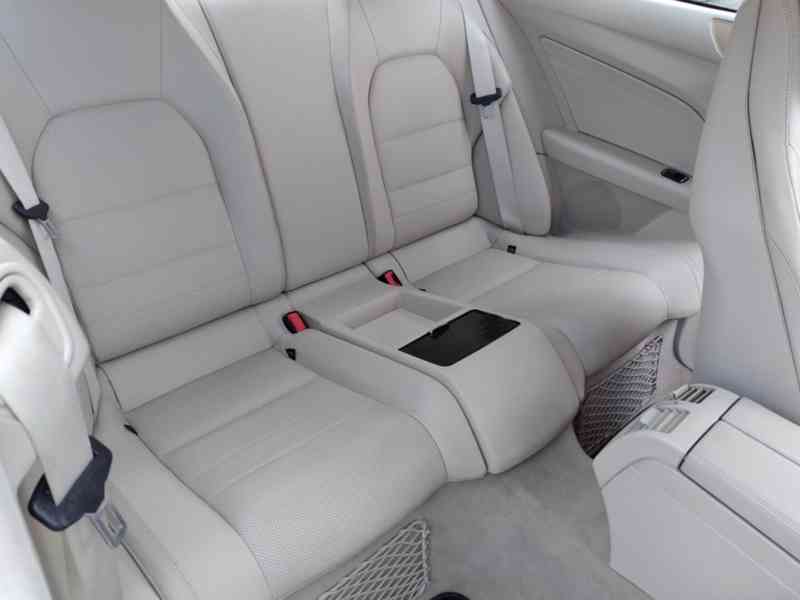 MERCEDES BENZ E 250 CDI COUPÉ 150kW PANORAMA - foto 14