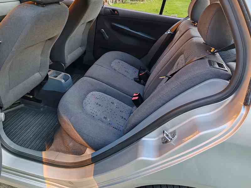 Škoda FÁBIE. - foto 16