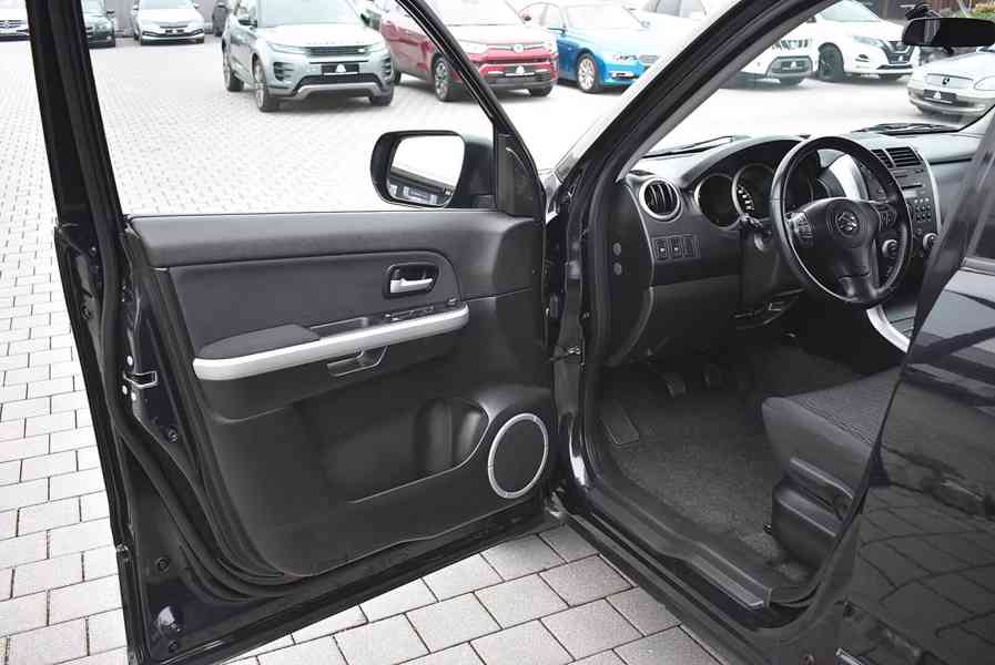 Suzuki Grand Vitara 2,4i Comfort benzín 124kw - foto 27