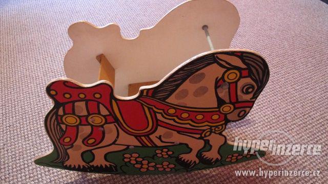 Dřevěné houpací koně - foto 1