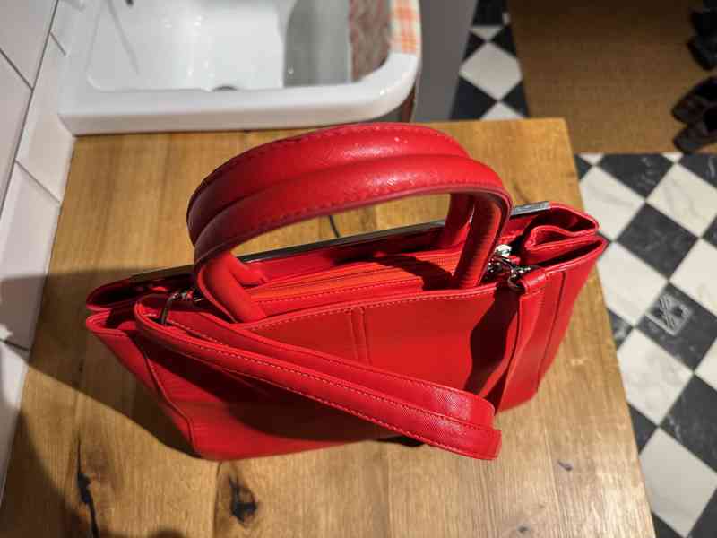 červená kabelka Orsay - foto 8