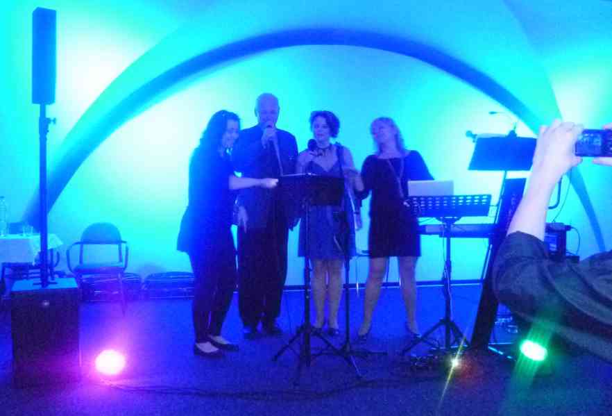 ŽIVÁ HUDBA NA OSLAVY, SVATBY, PLESY + DJ - ZLÍNSKÝ KRAJ - foto 12