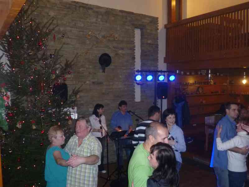 ŽIVÁ HUDBA NA OSLAVY, SVATBY, PLESY + DJ - ZLÍNSKÝ KRAJ - foto 11