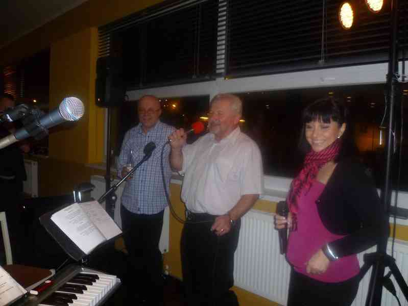ŽIVÁ HUDBA NA OSLAVY, SVATBY, PLESY + DJ - ZLÍNSKÝ KRAJ - foto 10