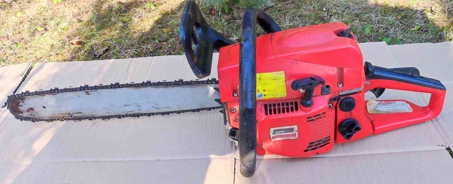Benzinová řetězová pila - foto 1