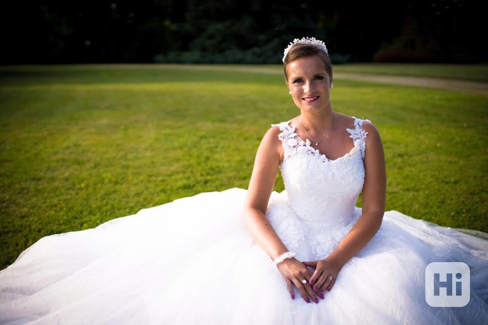 Luxusní svatební šaty na míru - jediné v ČR - foto 1