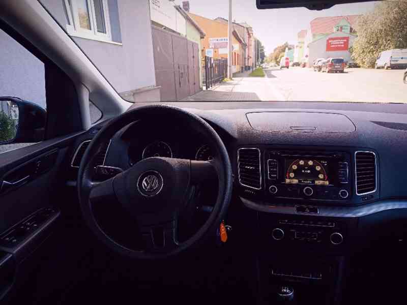 VOLKSWAGEN Sharan 1,4TSI Comfortline 110kw 7-míst - foto 18