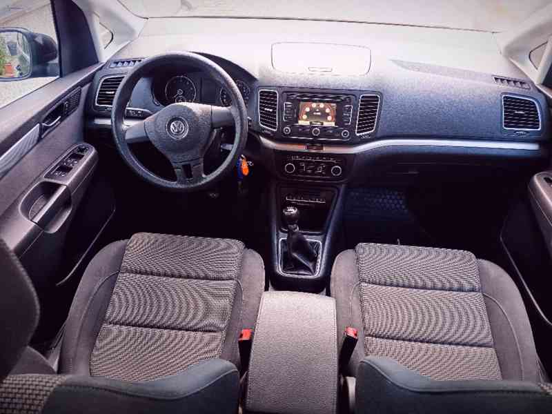 VOLKSWAGEN Sharan 1,4TSI Comfortline 110kw 7-míst - foto 17
