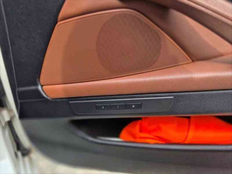 BMW Řada 5 3,0 530D XDRIVE - foto 12