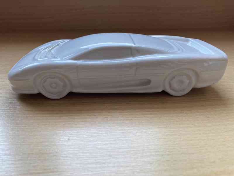 Porcelánový Jaguar XJ 220 - foto 2