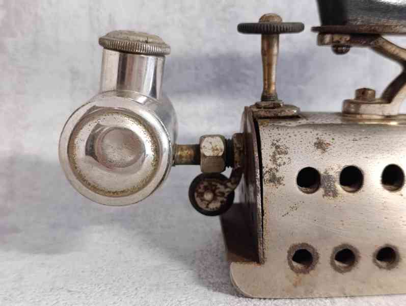 Velmi stará menší lihová žehlička OMEGA  - D.R.G.M - foto 5