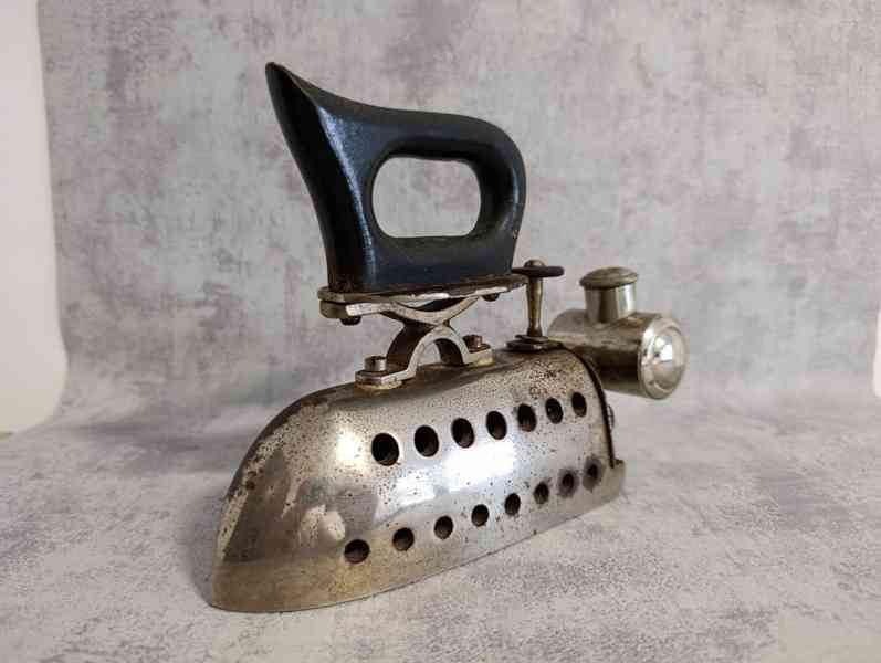 Velmi stará menší lihová žehlička OMEGA  - D.R.G.M - foto 12