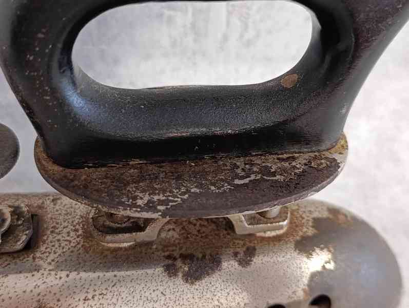 Velmi stará menší lihová žehlička OMEGA  - D.R.G.M - foto 4