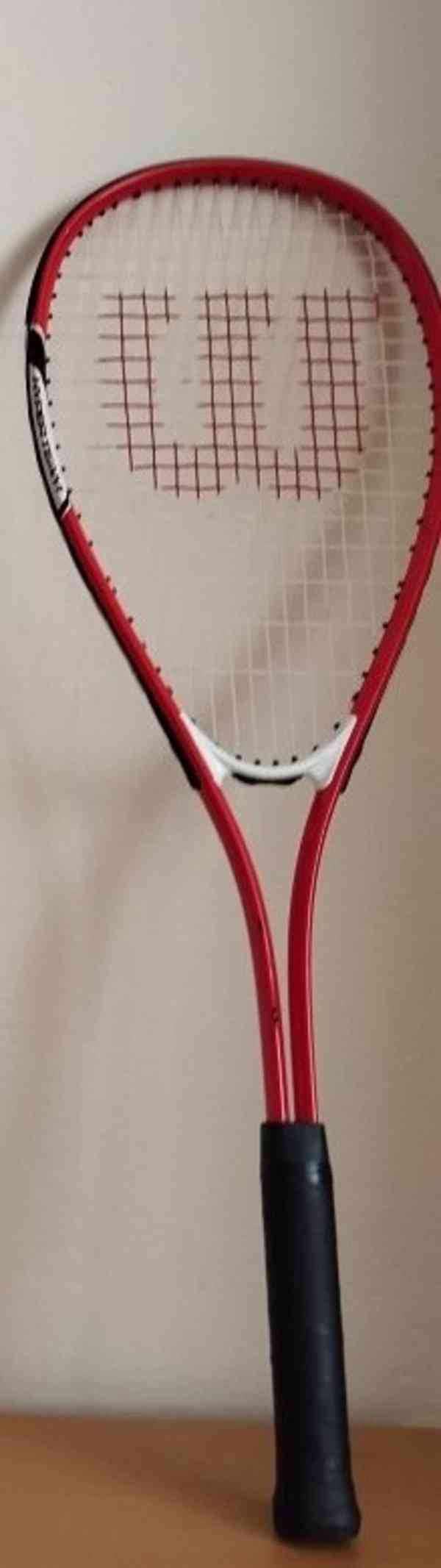 Raketa na tenis Wilson a raketa na squash za cenu jedné - foto 4