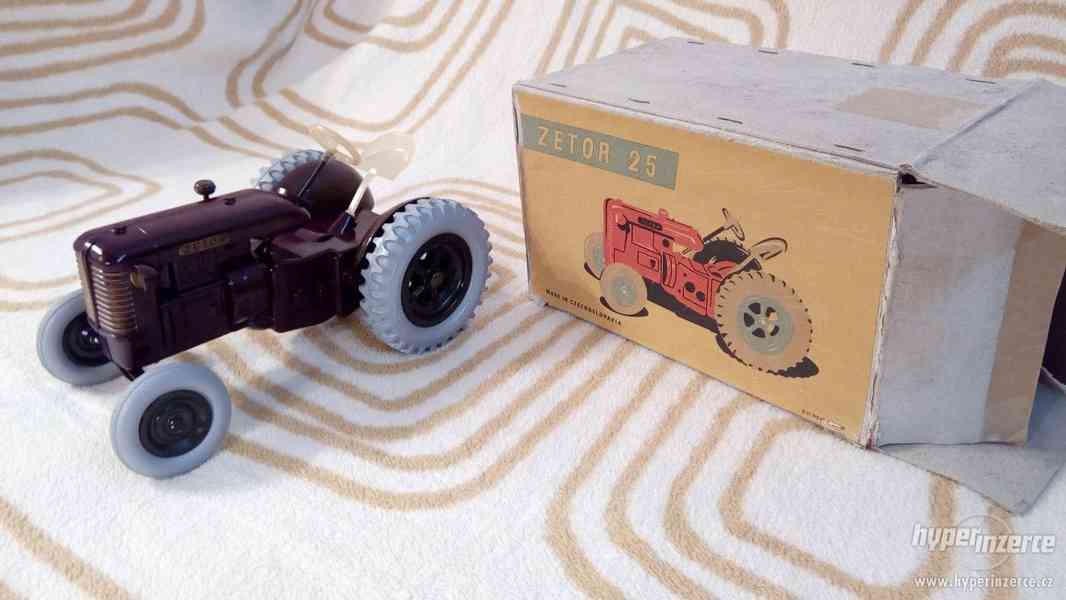 Traktor Zetor 25 bakelit Technoplast Chirana 50. léta krásný - foto 4