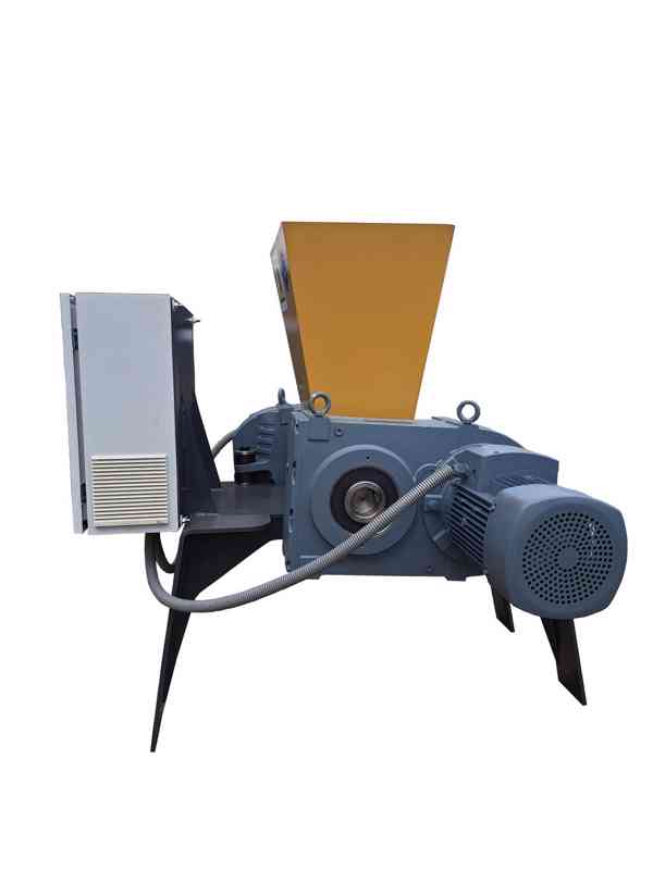 DRVIČ/DRTIČ dreva, lamina, odpadu ve truhlářské dílně - foto 3