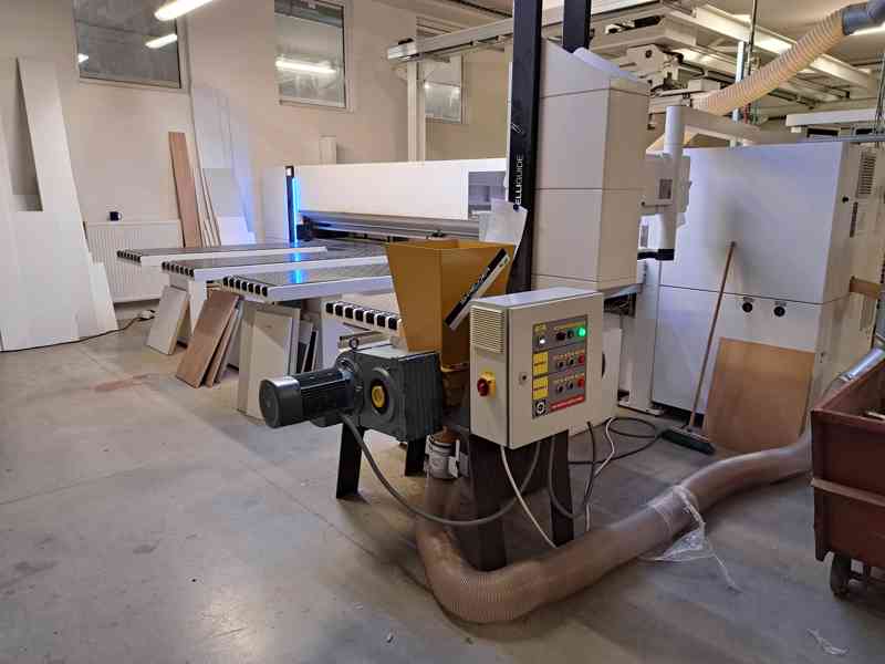 DRVIČ/DRTIČ dreva, lamina, odpadu ve truhlářské dílně - foto 2