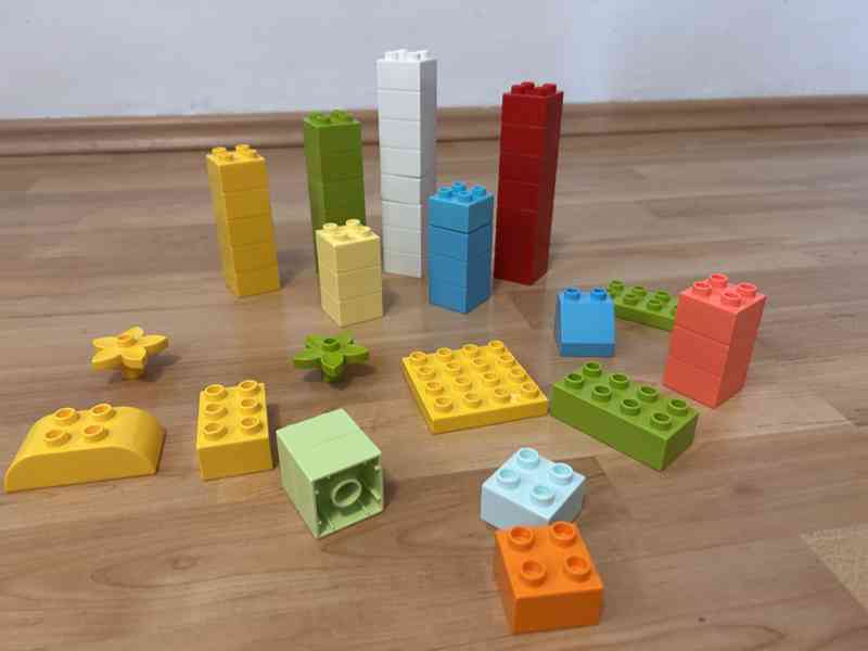 LEGO DUPLO (vrátane sady Máša a Medveď) - foto 11