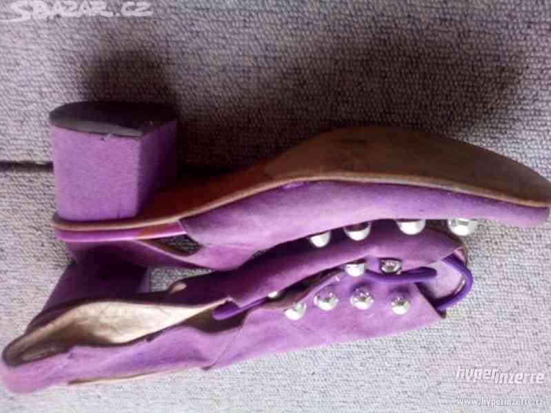 Strevice Luxusni fialove sandaly. na nartu zavazovani na tka - foto 2