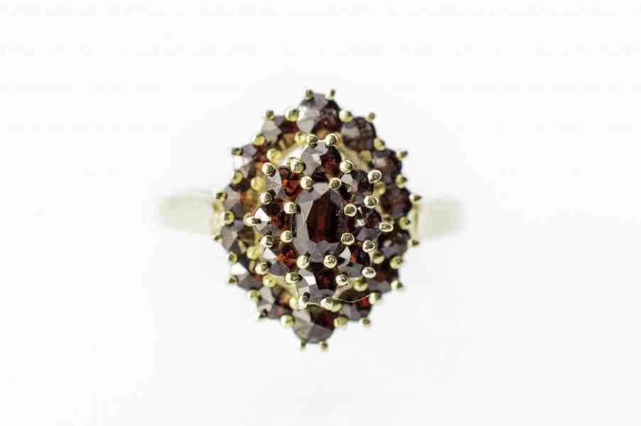 Zlatý prsten s českými granáty, vel. 58 - foto 1