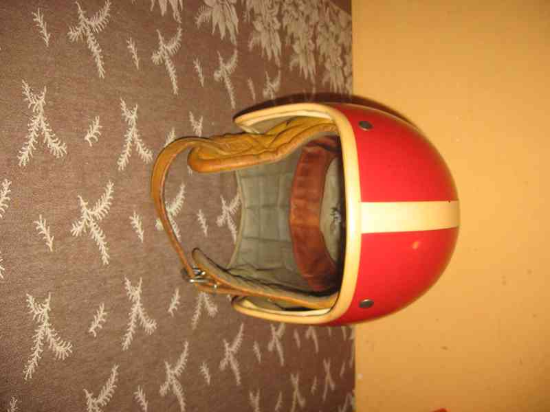 na mustang pionýr díly ,helma - foto 15