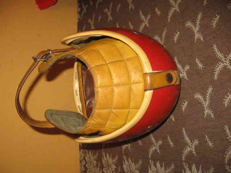 na mustang pionýr díly ,helma - foto 17