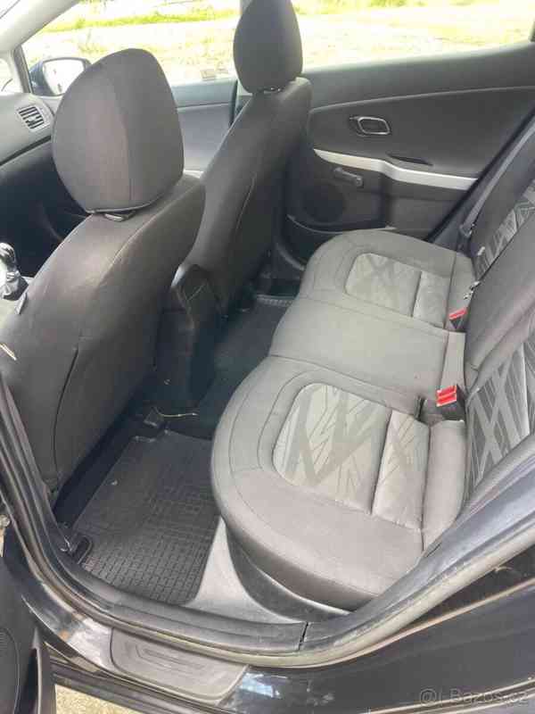 Kia Ceed 1,6 crdi 94kW - foto 9