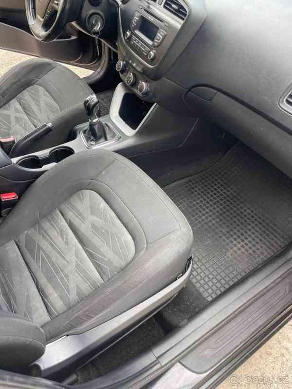 Kia Ceed 1,6 crdi 94kW - foto 8