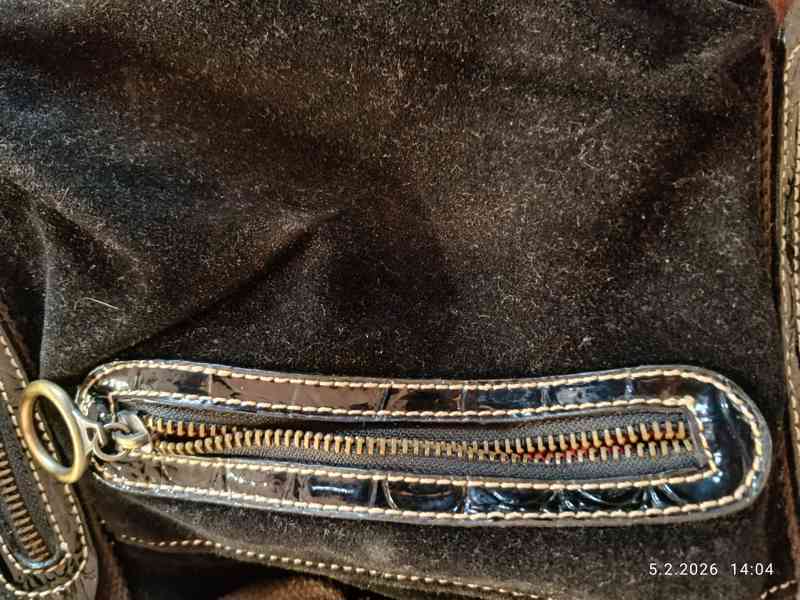 Prodám DÁMSKOU ČERNOU KABELKU - foto 5